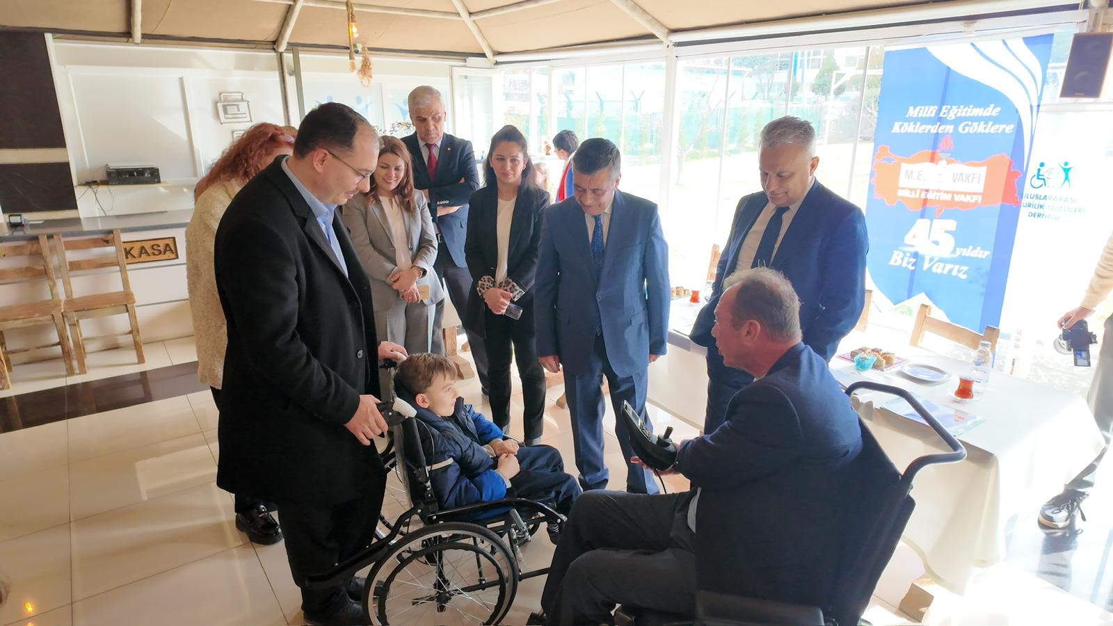 MEV ve Uluslararası Omurilik Felçlileri Derneği İş Birliğiyle 15 Akülü Sandalye Dağıtıldı